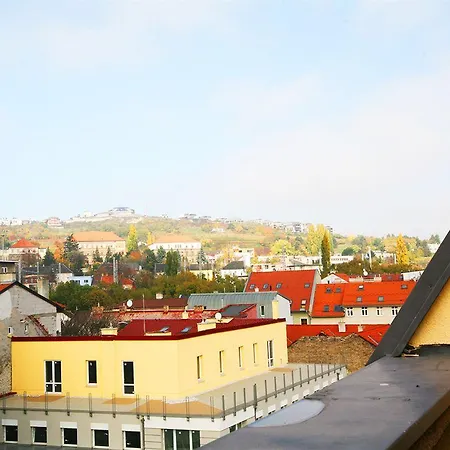 Freddie Next To Mercury אכסניה