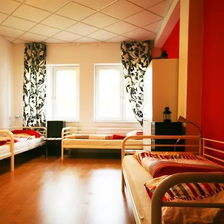 אכסניה Freddie Next To Mercury *