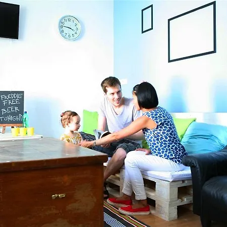 Freddie Next To Mercury Ostello *