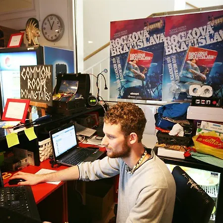 Freddie Next To Mercury Hostel Bratysława