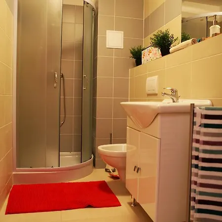 Hostel Freddie Next To Mercury *